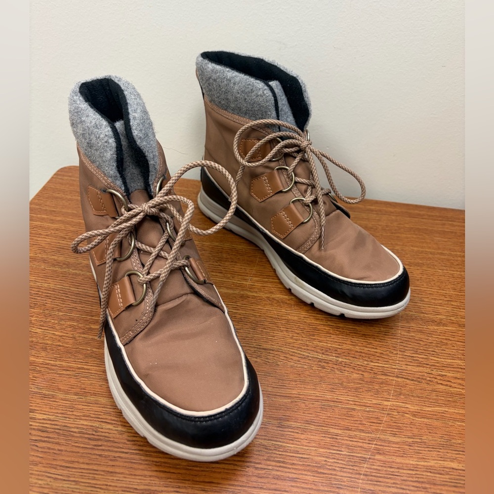 SOREL Explorer Carnival Waterproof Snow Lightweight Boots Elk/Dark Stone Size 9